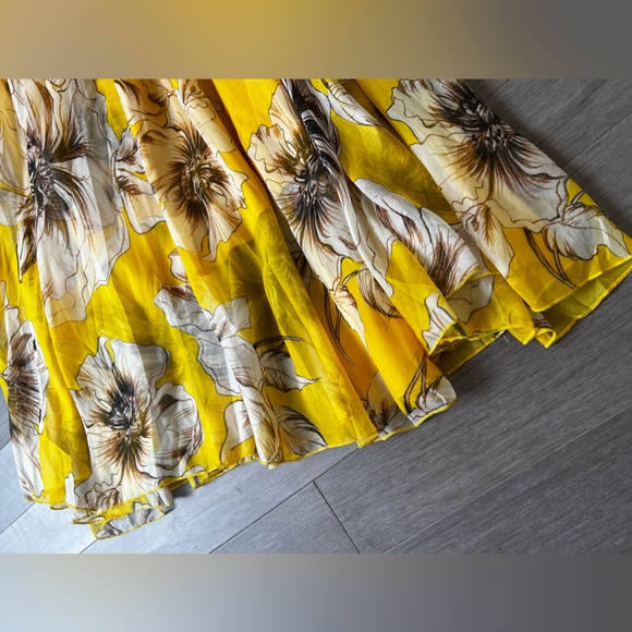 Chicwish yellow flower long skirt. Elastic waist. Size XS/Small. - Picture 2 of 8